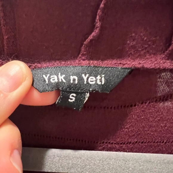 Yak n Yeti Size Small Maroon Cardigan - Picture 2 of 4
